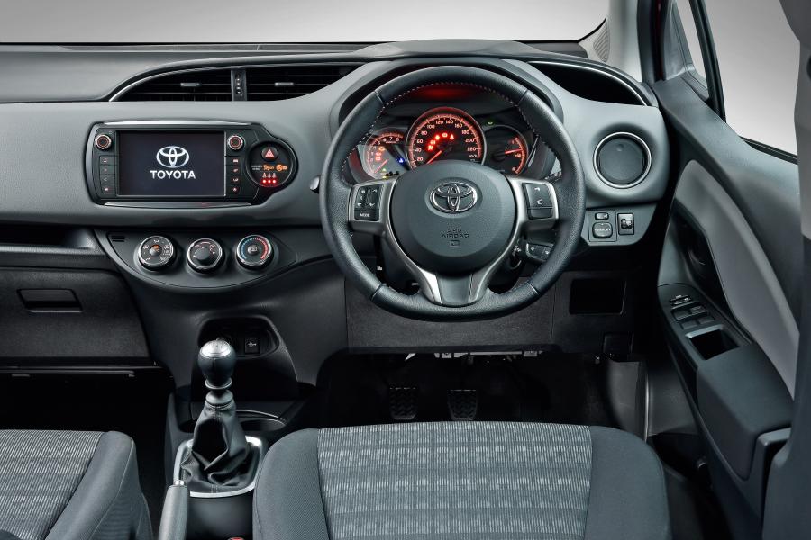 Торпедо Toyota Yaris Bi-Tone 2016 года  (ZA) (фото 12 из 14)